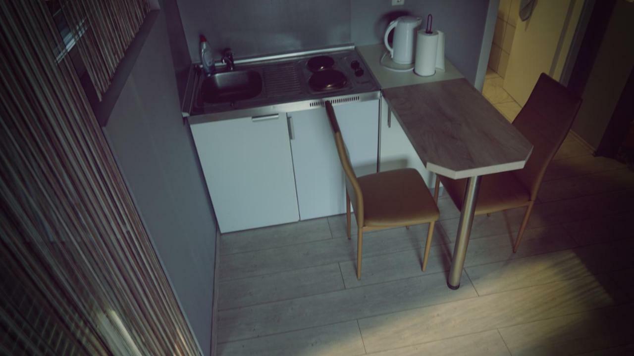 OzaljStudio Apartman Zorkovacアパートメント エクステリア 写真